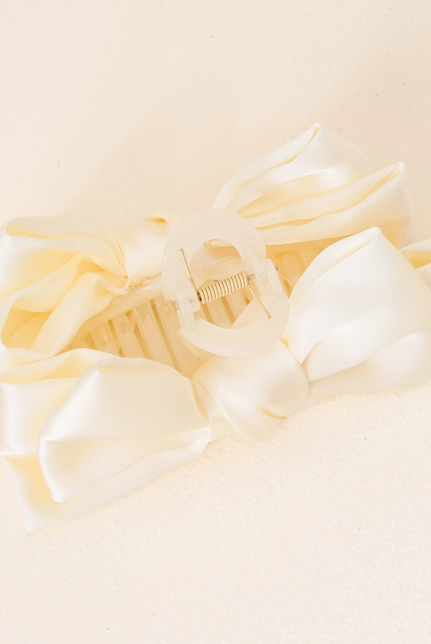 Satin Bow Claw Clip-290 Beauty-faire - The Darling Effect-Hello Friends Boutique-Woman's Fashion Boutique Located in Traverse City, MI
