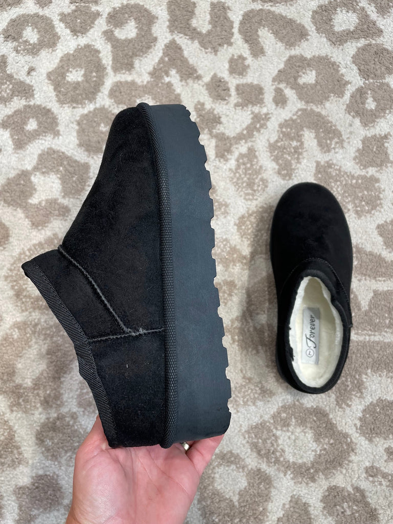 Cozy Chorus Sherpa Slippers in Black (6-10)-250 Shoes-CCOCCI-Hello Friends Boutique-Woman's Fashion Boutique Located in Traverse City, MI