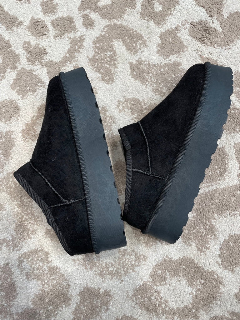 Cozy Chorus Sherpa Slippers in Black (6-10)-250 Shoes-CCOCCI-Hello Friends Boutique-Woman's Fashion Boutique Located in Traverse City, MI